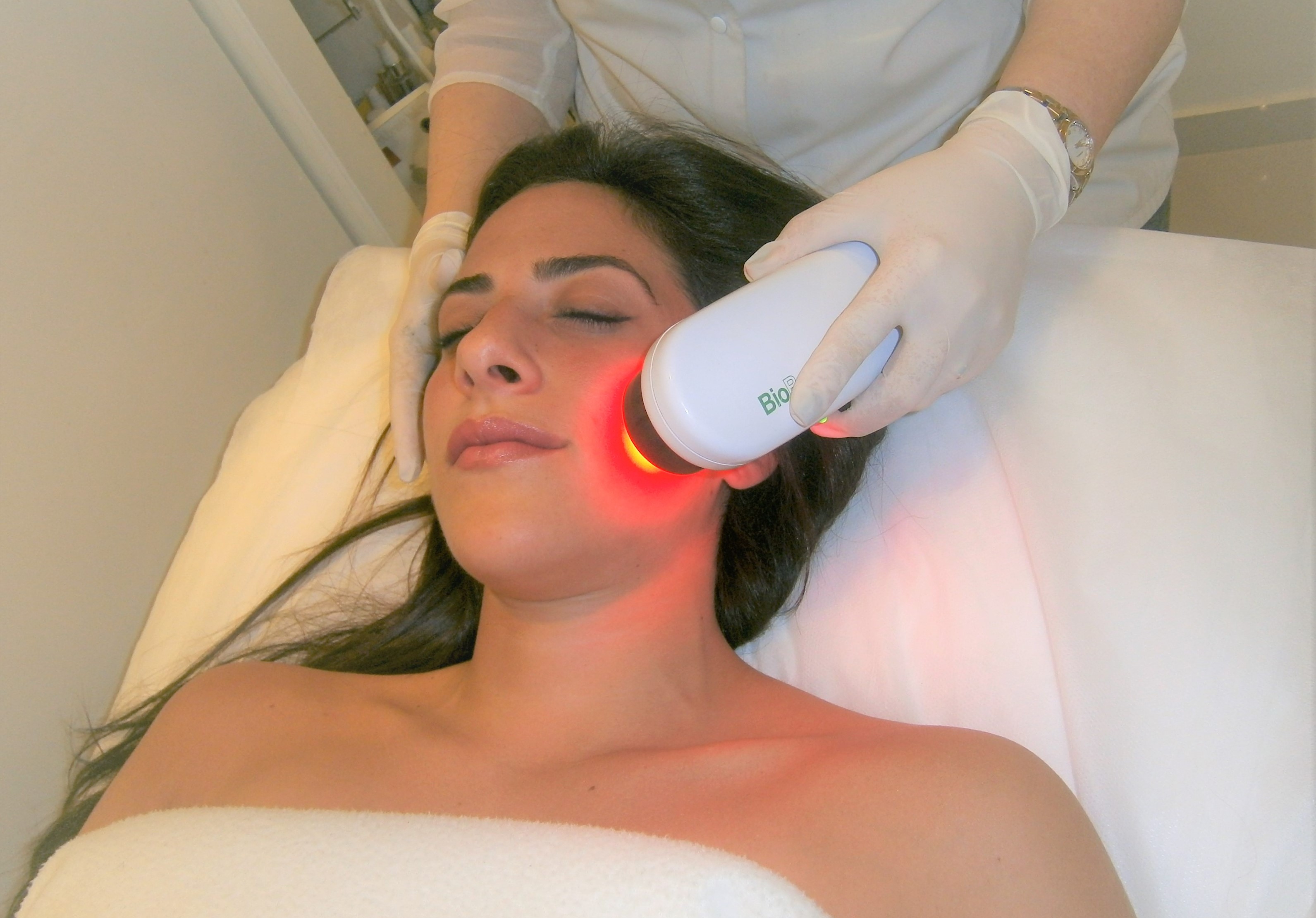 טיפול באקנה- ריפוי עור אקנתי ושיקום סימנים וצלקות